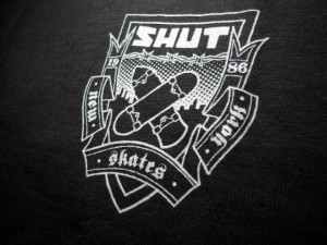 shut_crest_s_s_tee_black3