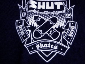 shut_crest_s_s_tee_navy2