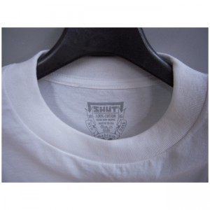 09_7_9_shut_158crest_tee_white3